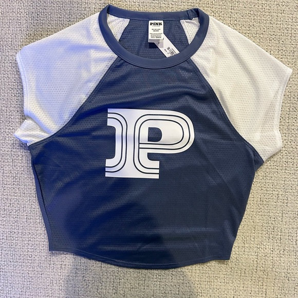 Victoria’s Secret Pink Mesh Tech Raglan Cropped Tee-Size XS NWT🤍 - Picture 3 of 3